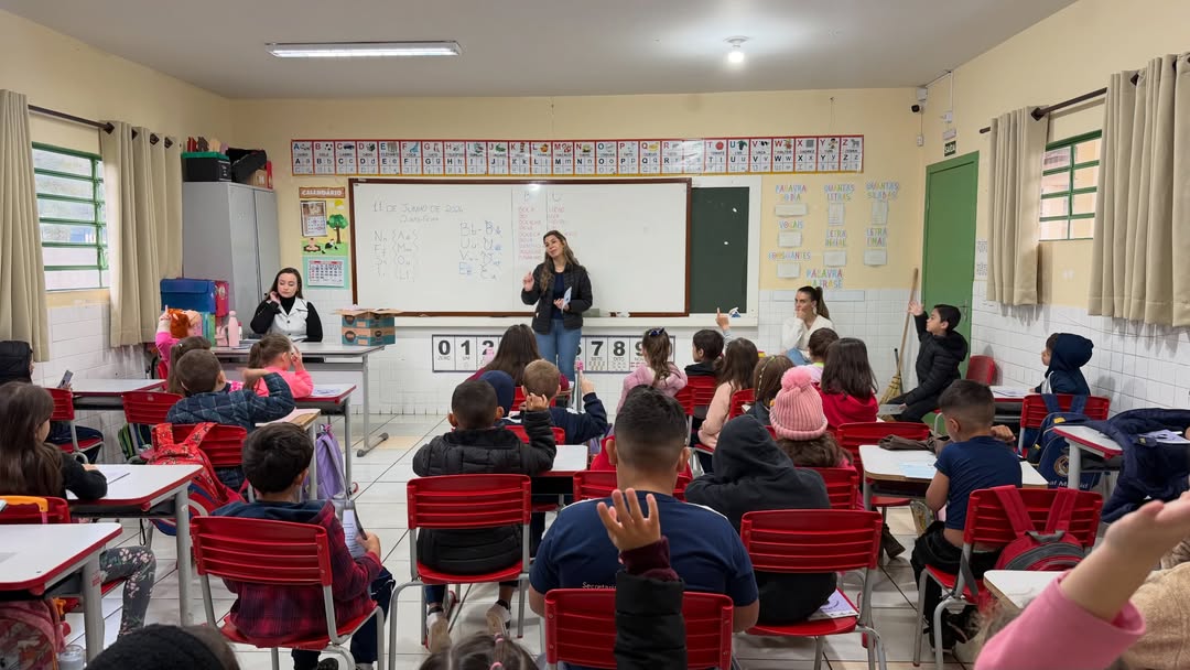 Alunos da Escola Barzotto participam de palestra sobre educação ambiental e bem-estar animal