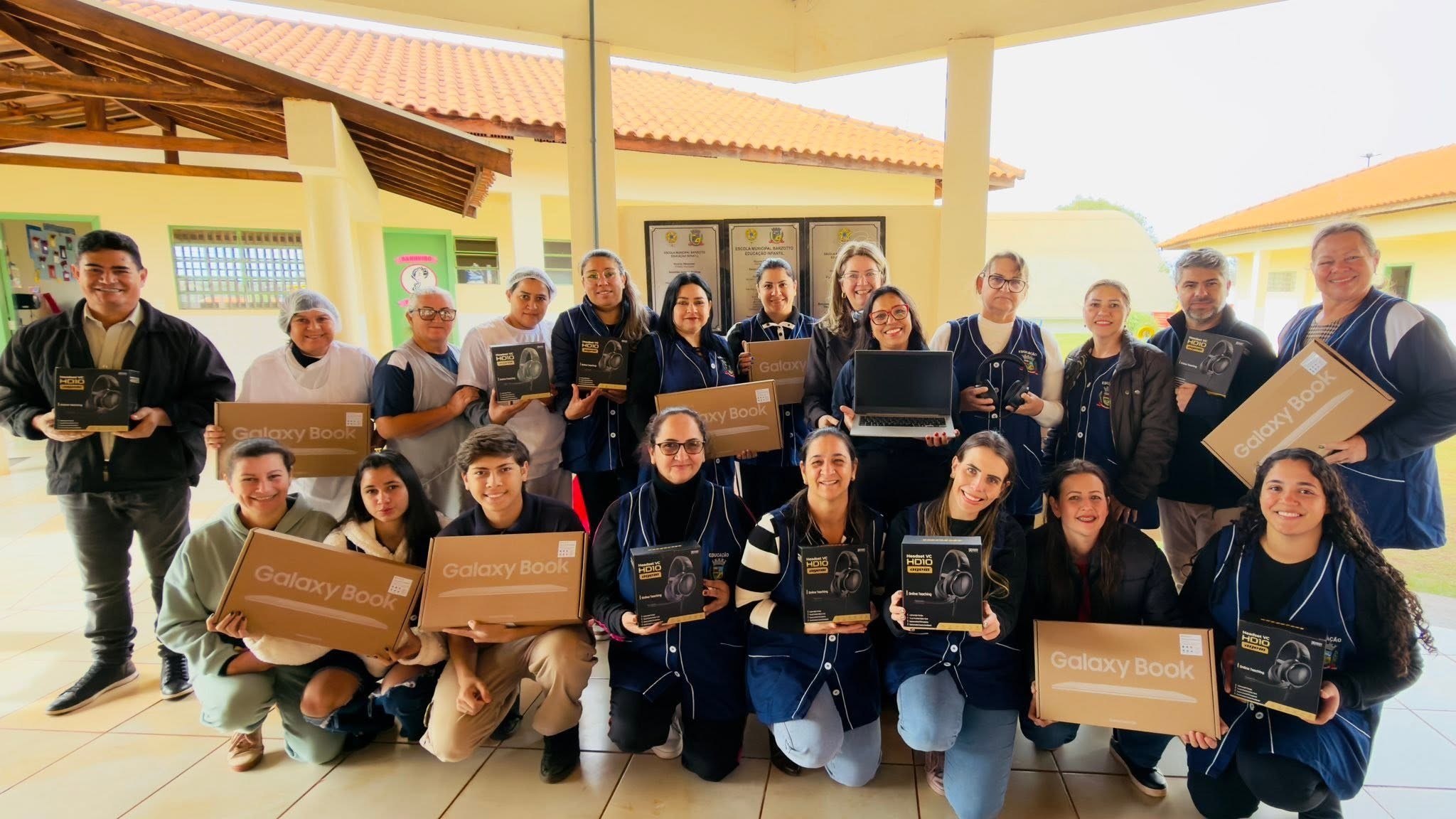 Escolas de Mamborê recebem kits tecnológicos após destaque entre as 300 melhores do Paraná