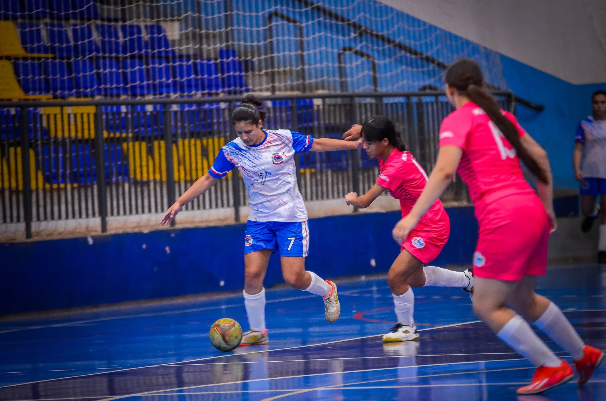 Fim da 1ª fase dos JOJUPs em Mamborê: Futsal define semifinalistas e goleadas históricas marcam as disputas