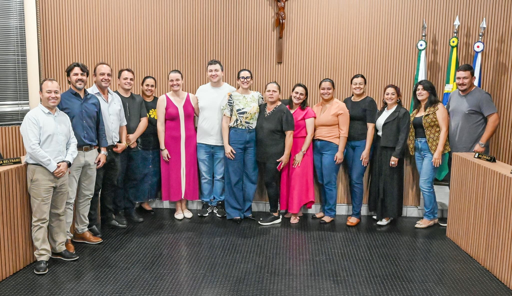 Legislativo de Mamborê realiza sessões com projetos e reconhecimento à assistência social