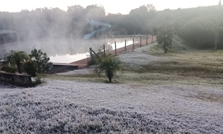 Mamborê amanhece com forte geada e termômetros a 1°C nesta quarta-feira