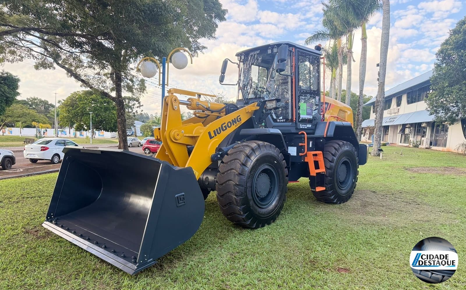 Mamborê recebe nova pá carregadeira e moderniza frota para fortalecer serviços de infraestrutura