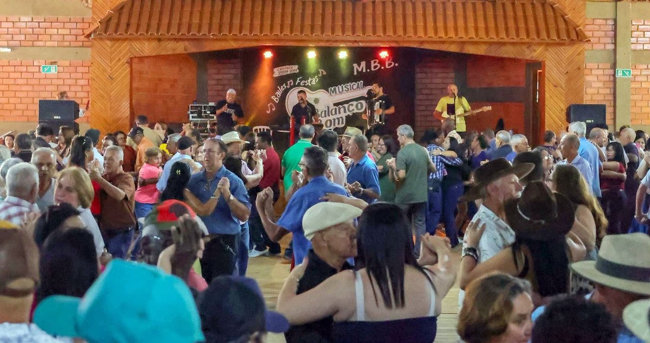 Mamborê recebe Baile Regional da Melhor Idade com caravanas de 16 cidades