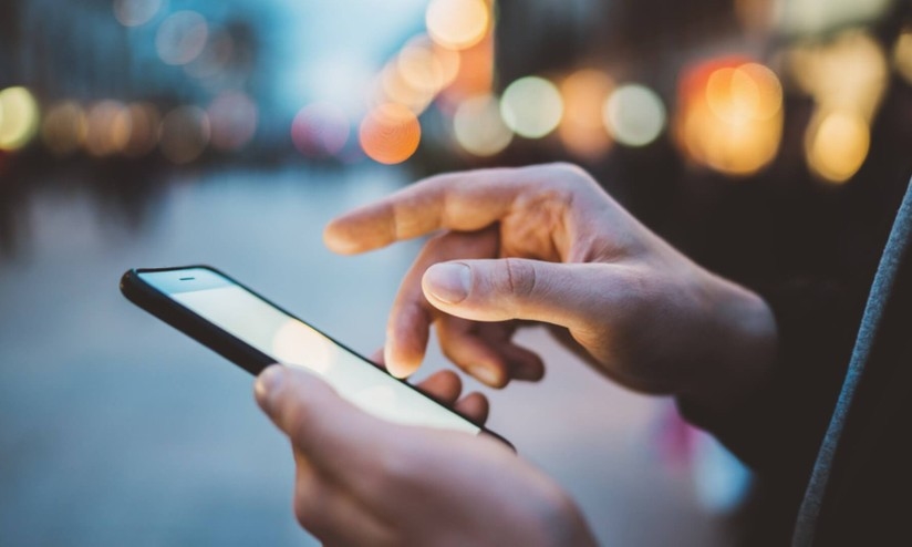Mamborê restringe uso de celular por profissionais da educação