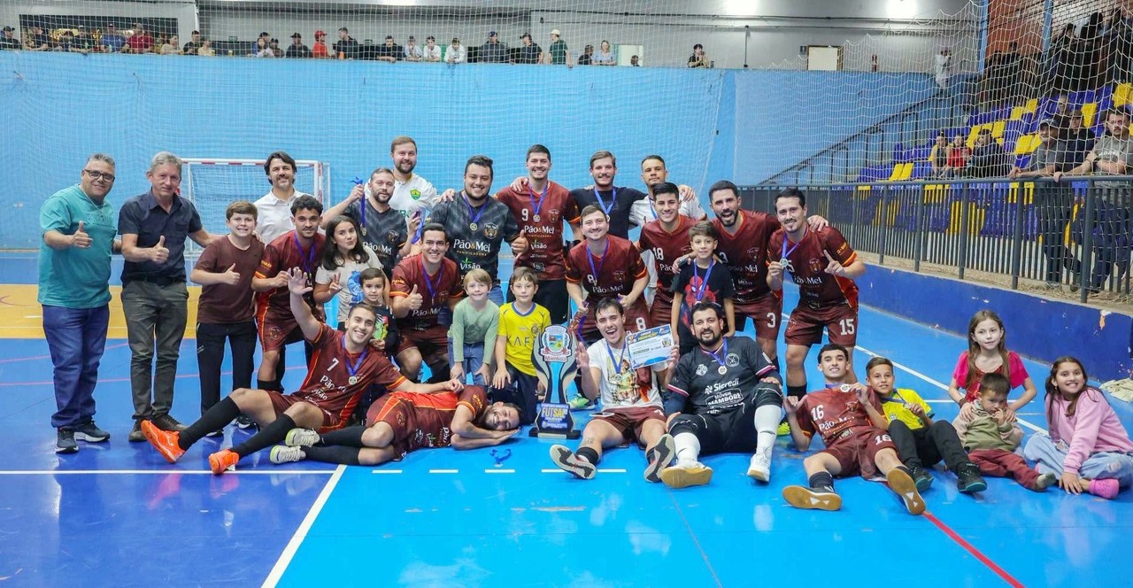 Panificadora Pão de Mel é campeã do 2º Campeonato Municipal de Futsal de Mamborê